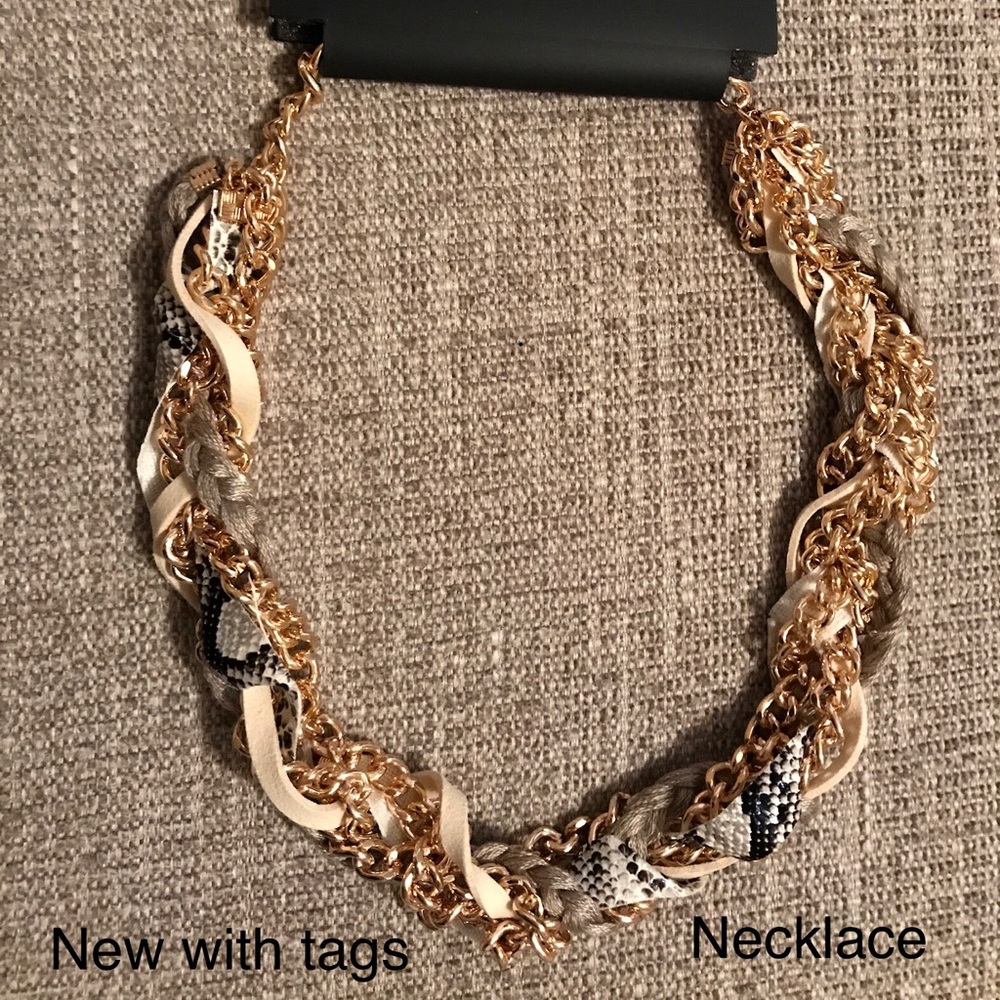 ❤️ New York & Co Beautiful Multi Color Necklace